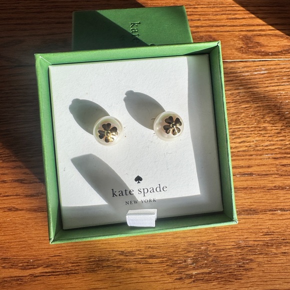 kate spade Jewelry - Kate Spade New York Pearl Stud Earrings with Gold Tone Floral Detail